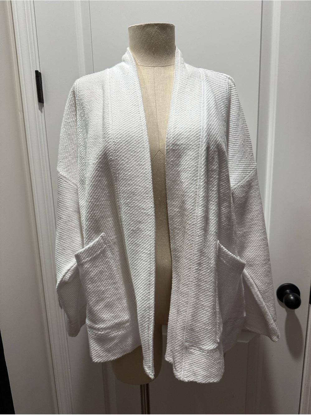 Escape By Habitat White Open-Front Women's Sweater Soft Cozy Medium NWOT